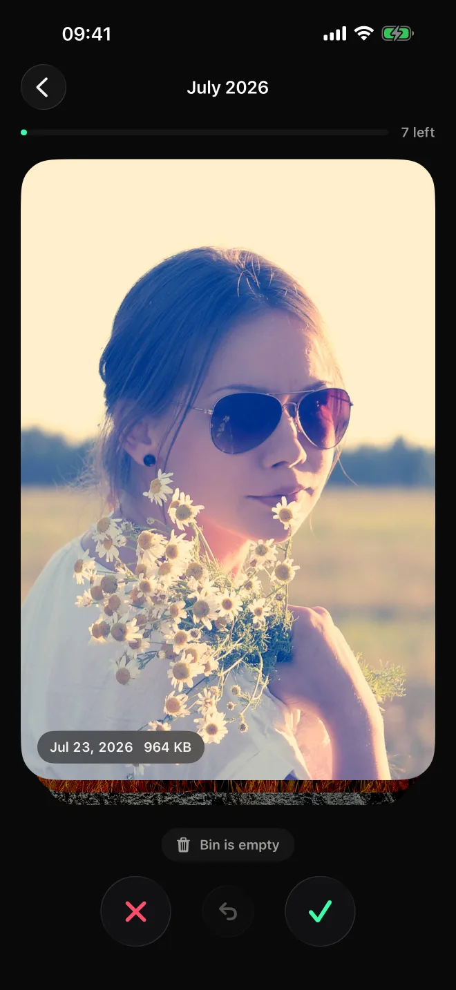July 2026 in Toss: a portrait with a bouquet of daisies as a card, with its date and size, and the toss, undo and keep buttons below.